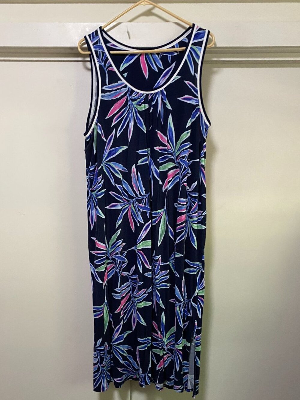 Beautiful, sleeveless, Hawaiian print midi/maxi dress, size L/XL